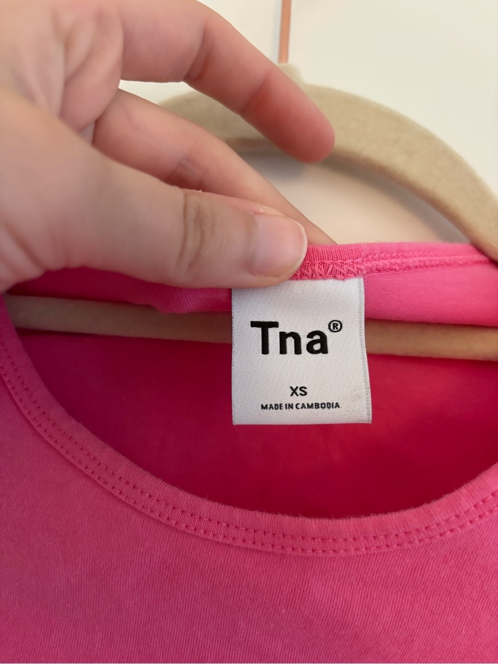 Aritzia TNA pink cropped top - Picture 2 of 4